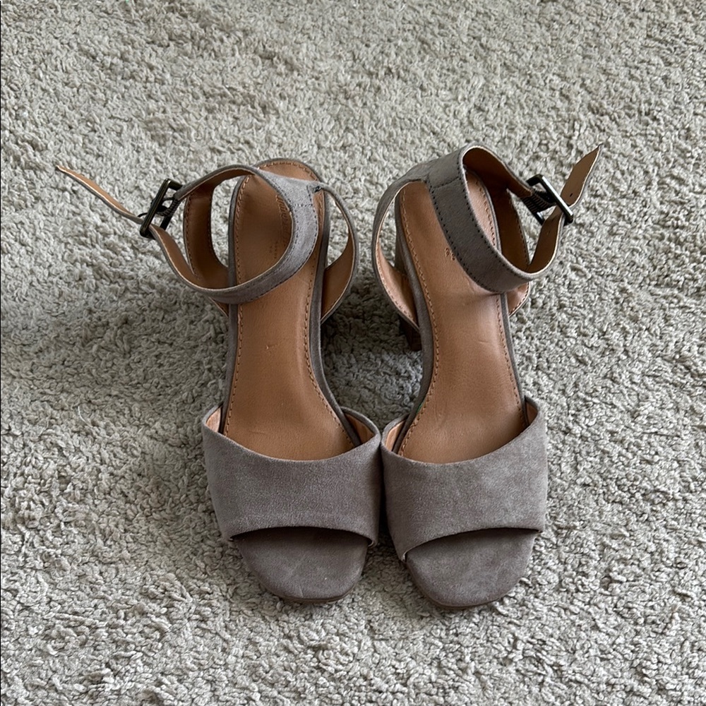 Universal Thread Gray Heels